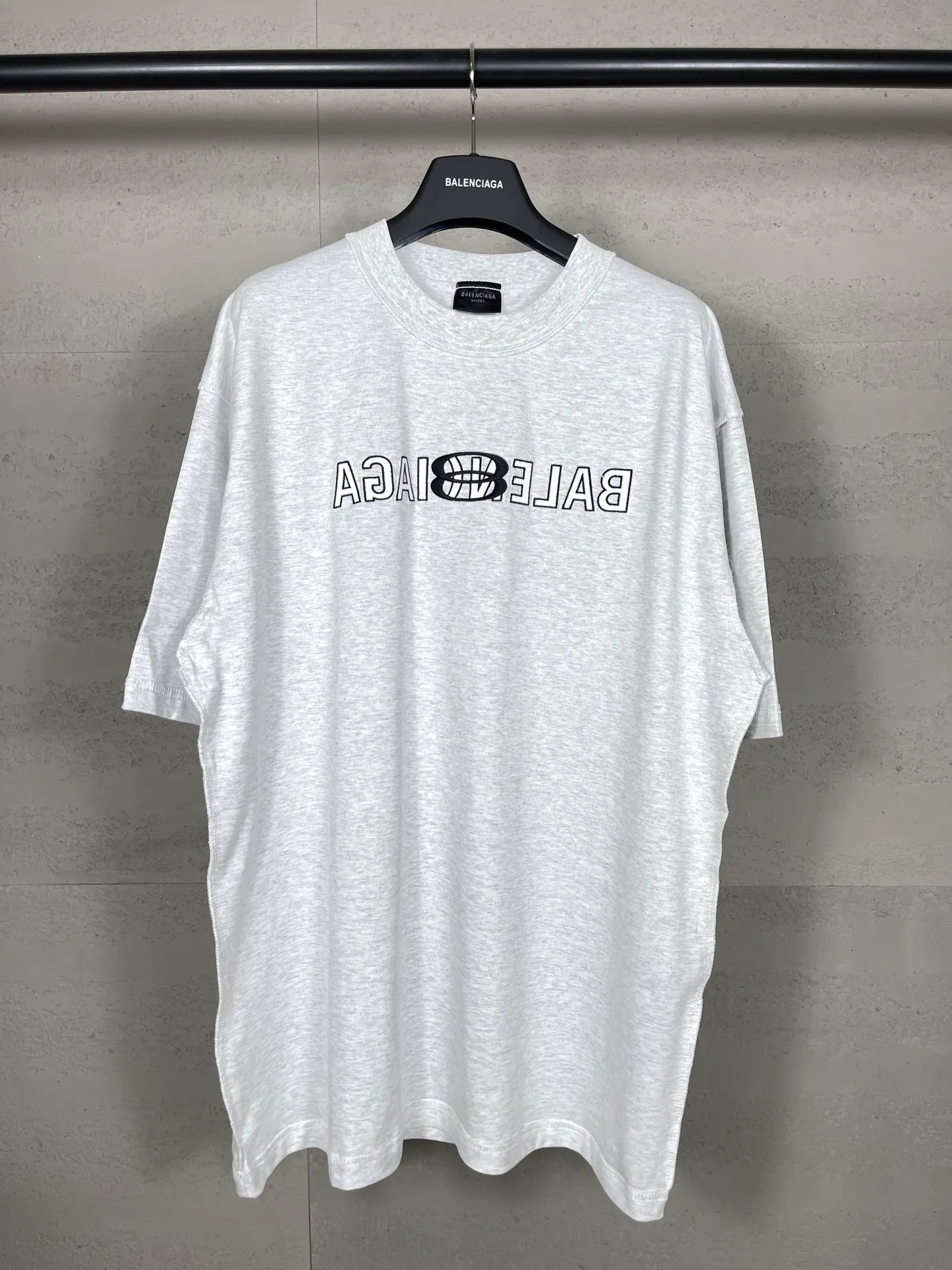 【 . Quality】BALENCI*GA/ #2024New Arrival LOGO 。 Y ， 。#2024 ZP 、 260 ， . ， 。 。Classic LOGO 。 ， 。 , OS . Same Style ：BL 223352 ：Black.Light Gray Size：XS L